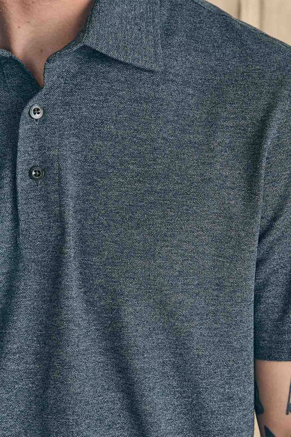 Faherty - SS Movement Pique Polo - Dusty Iron Heather - Detail