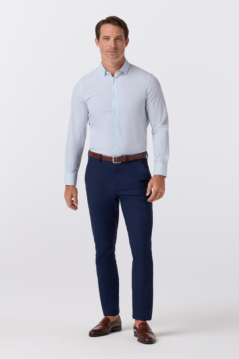 Mizzen+Main Leeward Dress Shirt in Cloud Blue Crest Dot — Lifestyle view