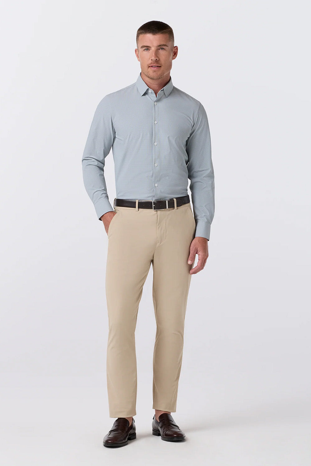 Mizzen+Main Leeward Dress Shirt in Hemlock Levi Plaid — Lifestyle view
