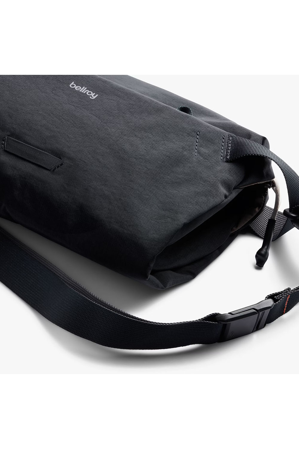 bellroy-lite-sling-black-detail