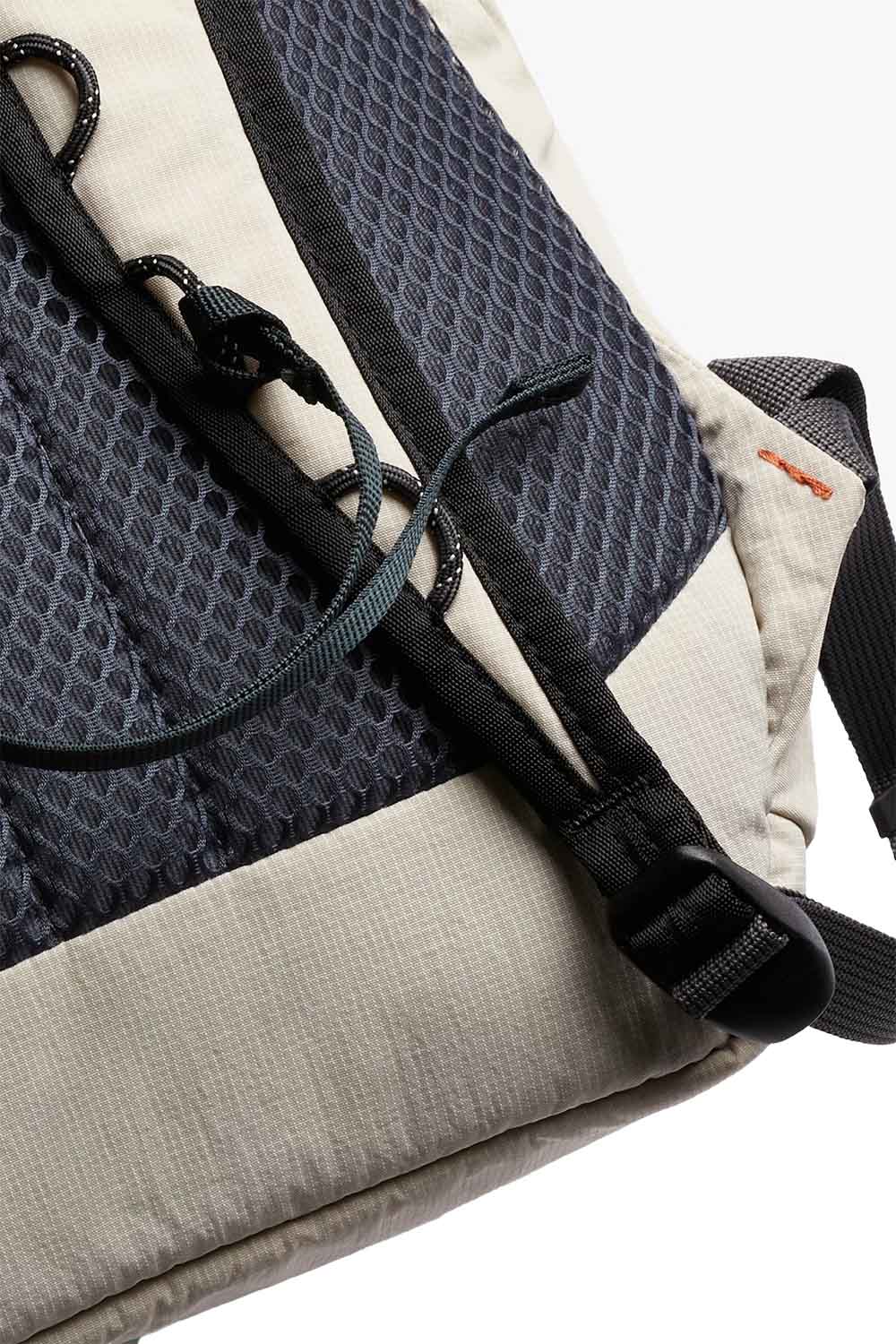 bellroy lite ready pack ash detail