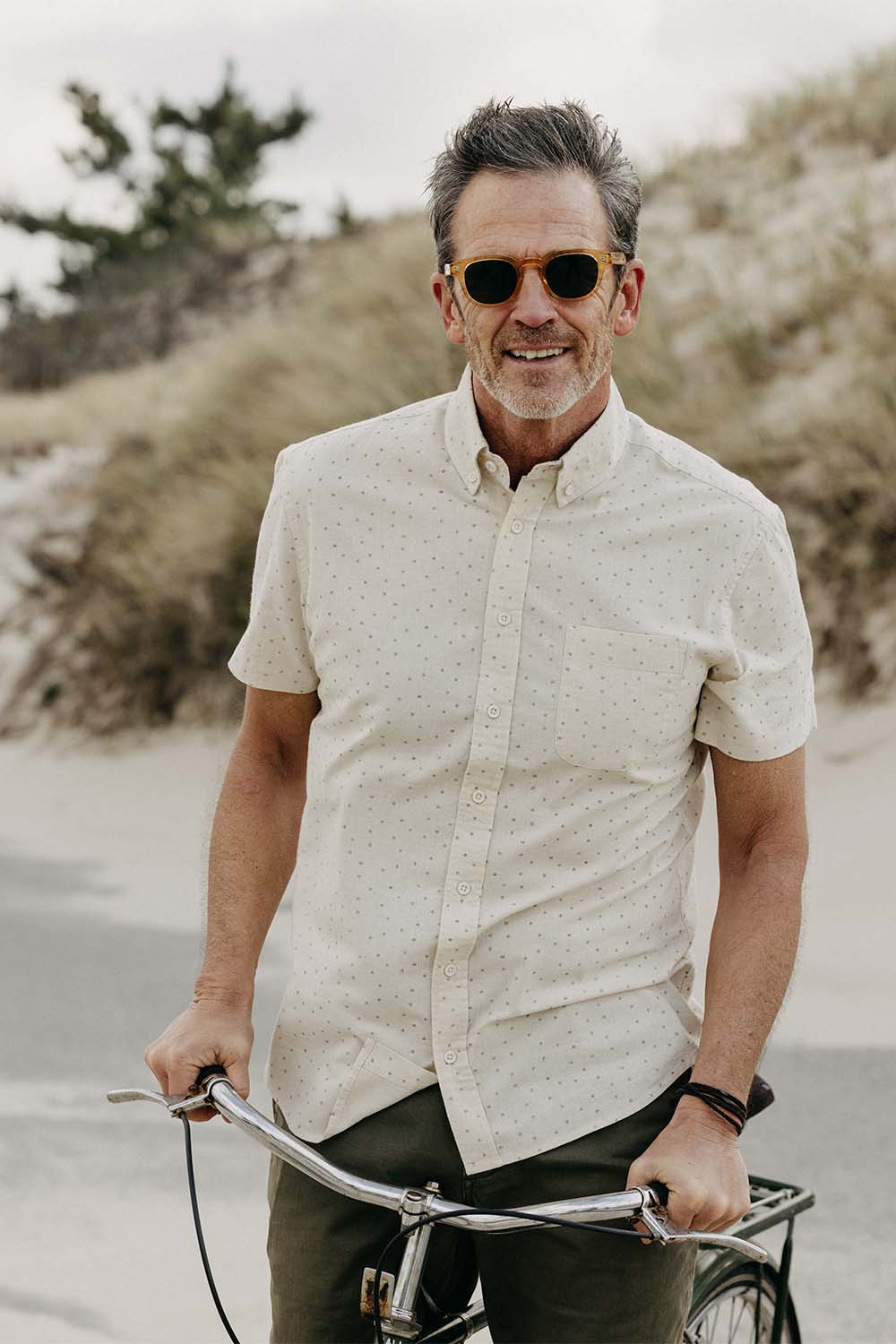 Taylor Stitch - The Jack SS - Oat Heather Dot - Model