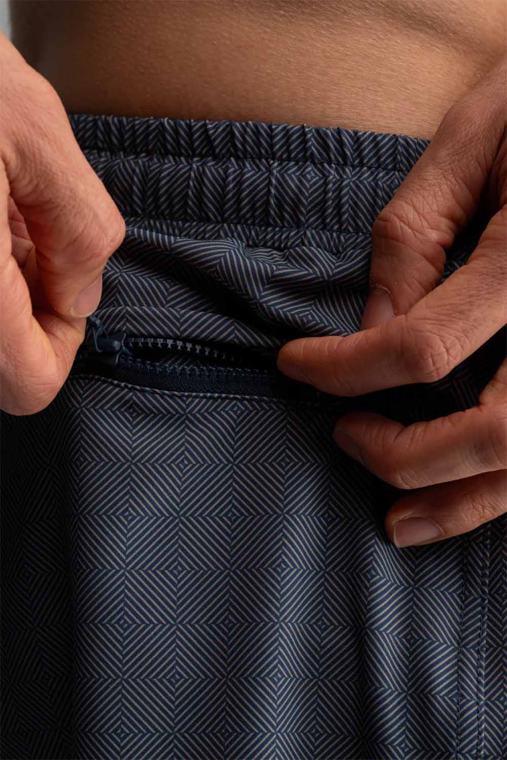 bn3th agua volley 2n1 short 7" artisan tile navy detail