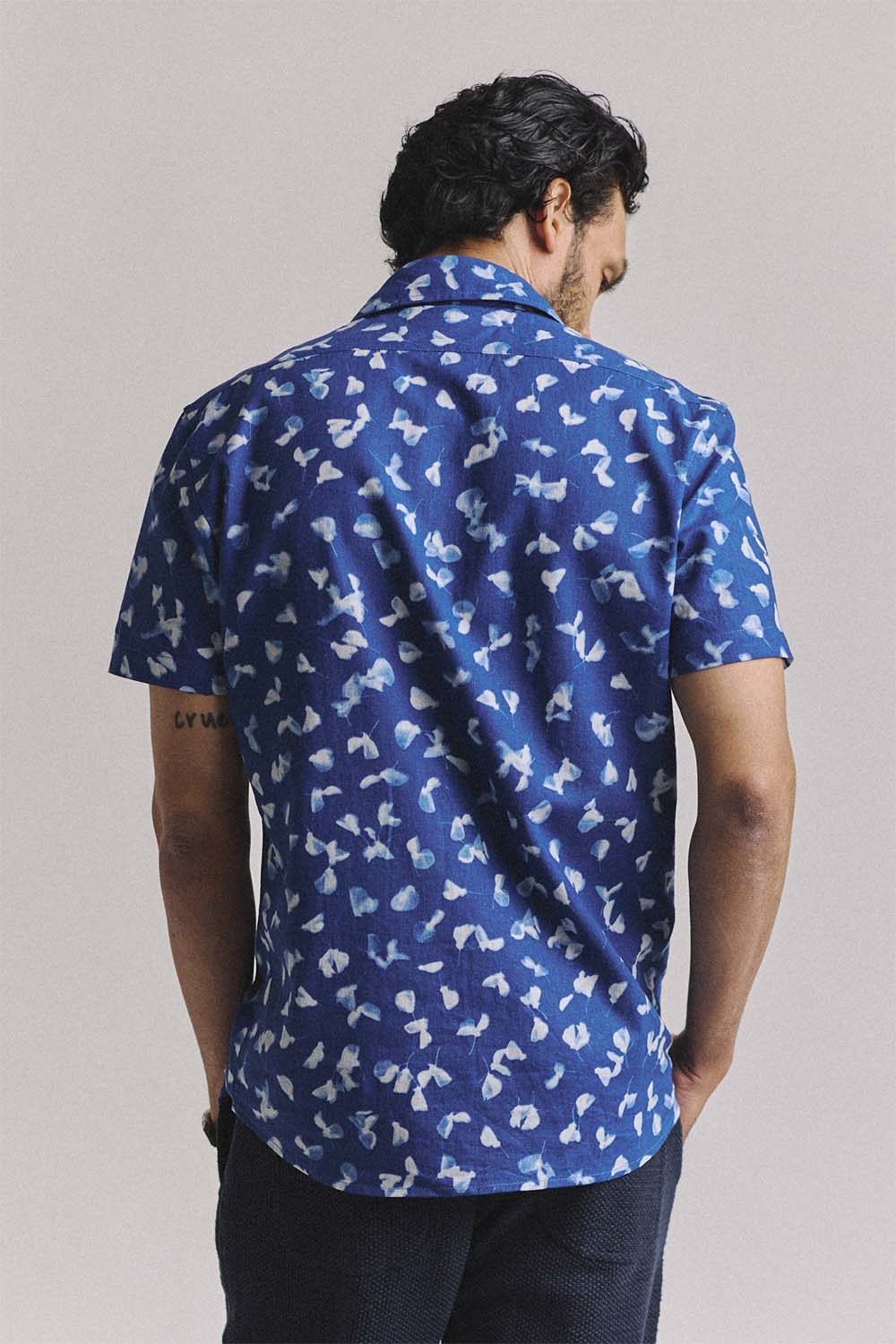 Taylor Stitch - The California SS - Dark Navy Gingko - Back
