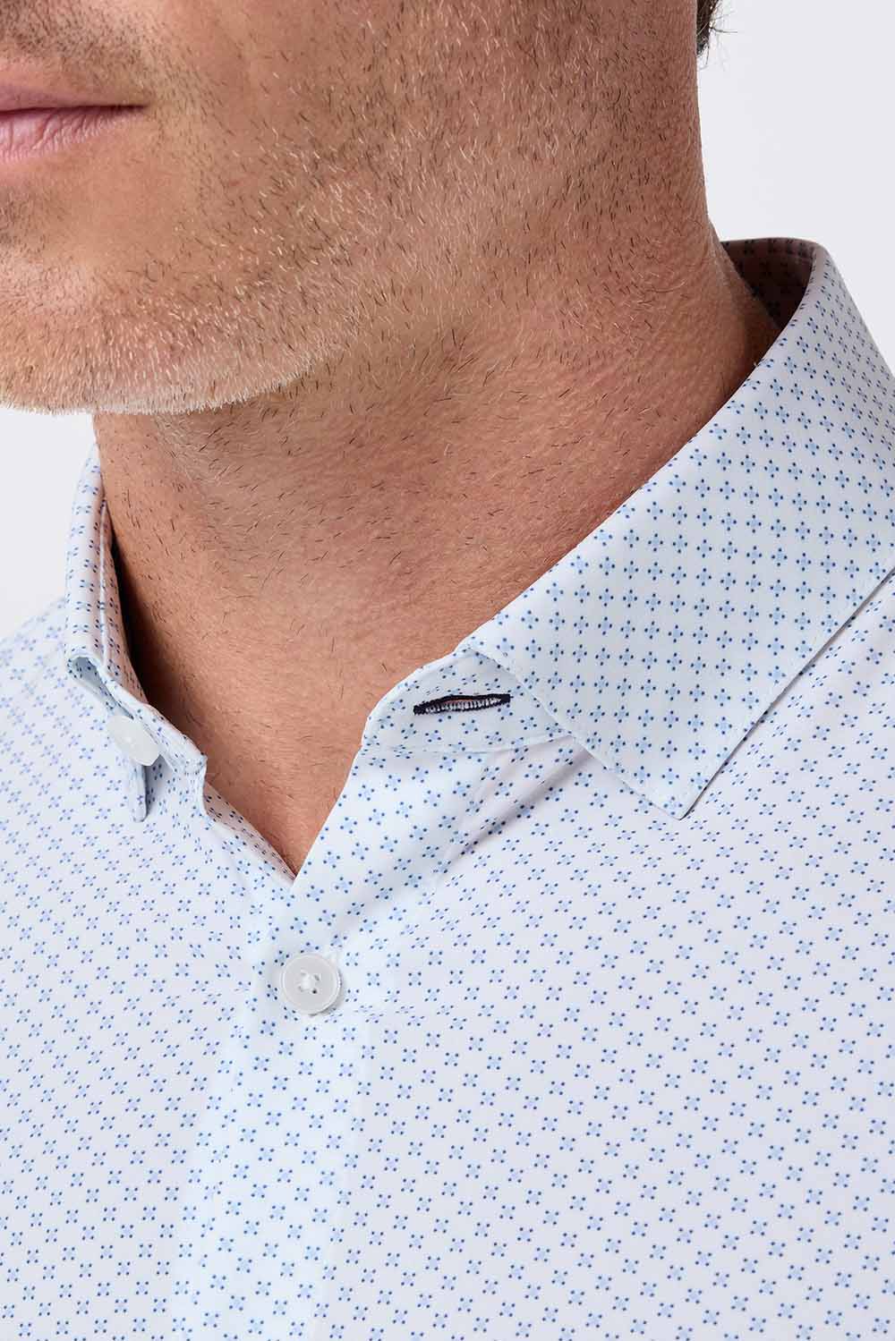 Mizzen+Main Leeward Dress Shirt in Cloud Blue Crest Dot — Detail collar view
