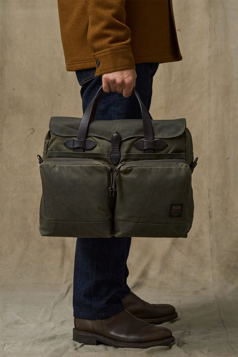 filson-24-hour-tin-briefcase-otter-green-model