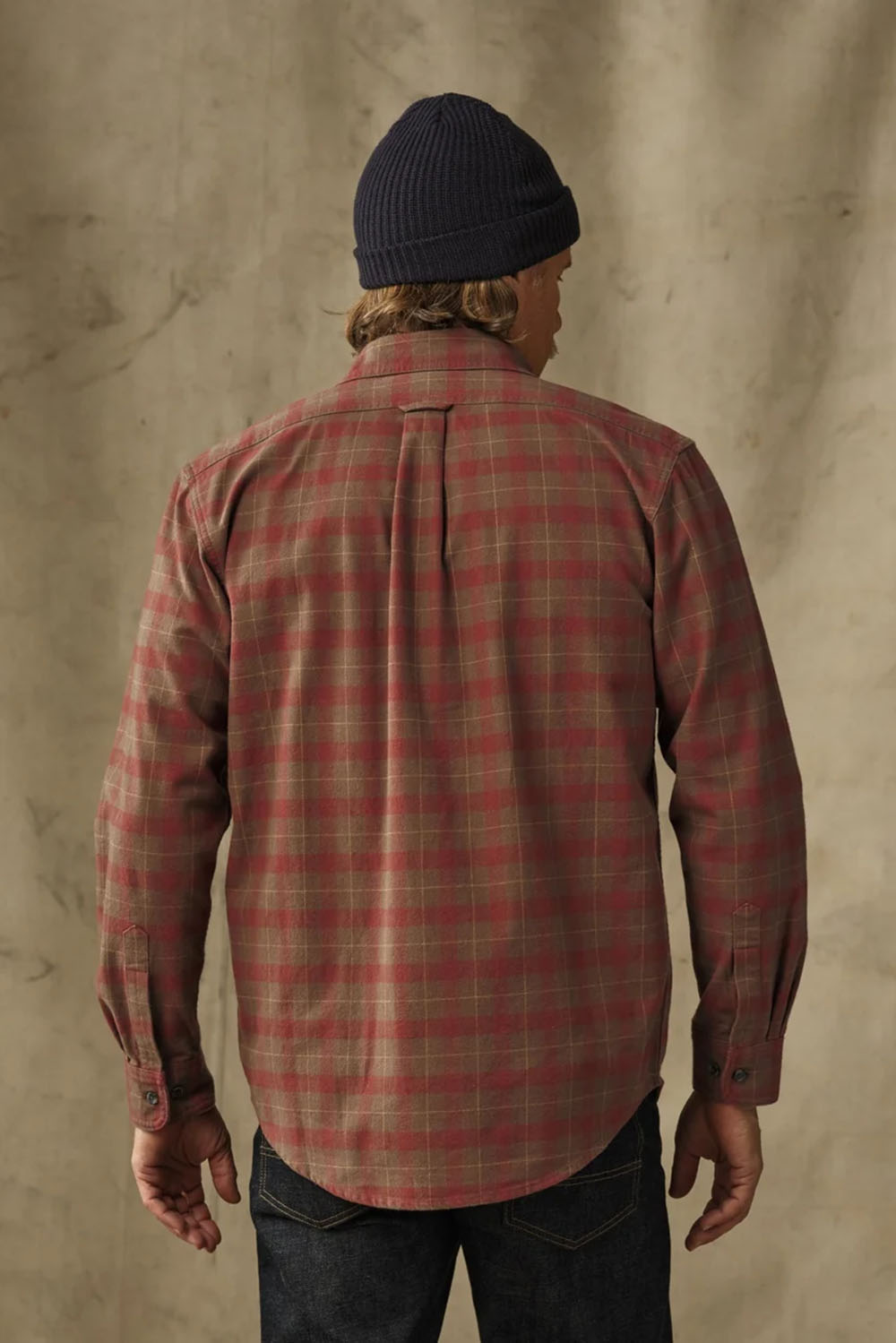 Filson - Alaskan Guide Shirt - Brown/Mahogany Plaid - Model Back