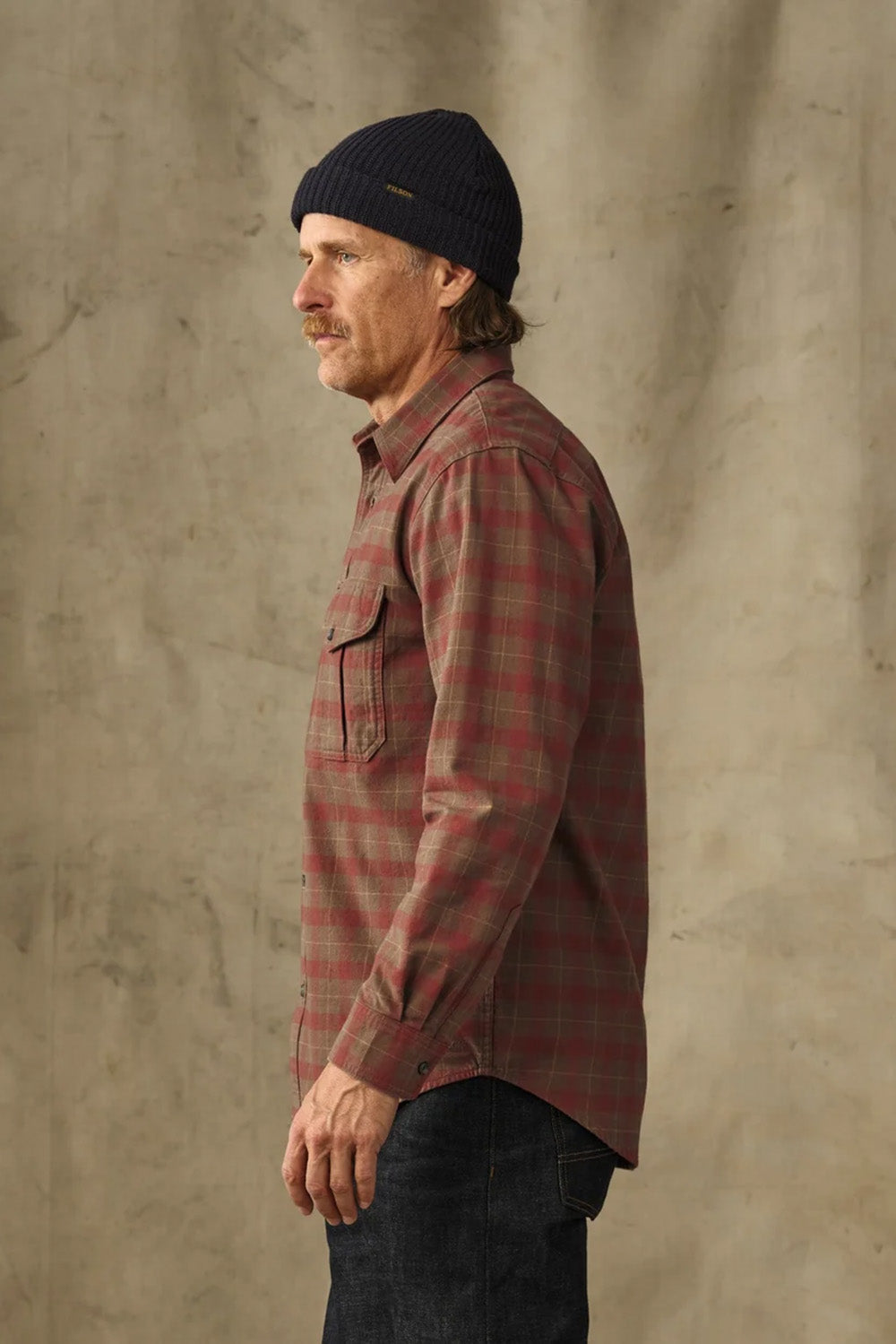 Filson - Alaskan Guide Shirt - Brown/Mahogany Plaid - Model Side