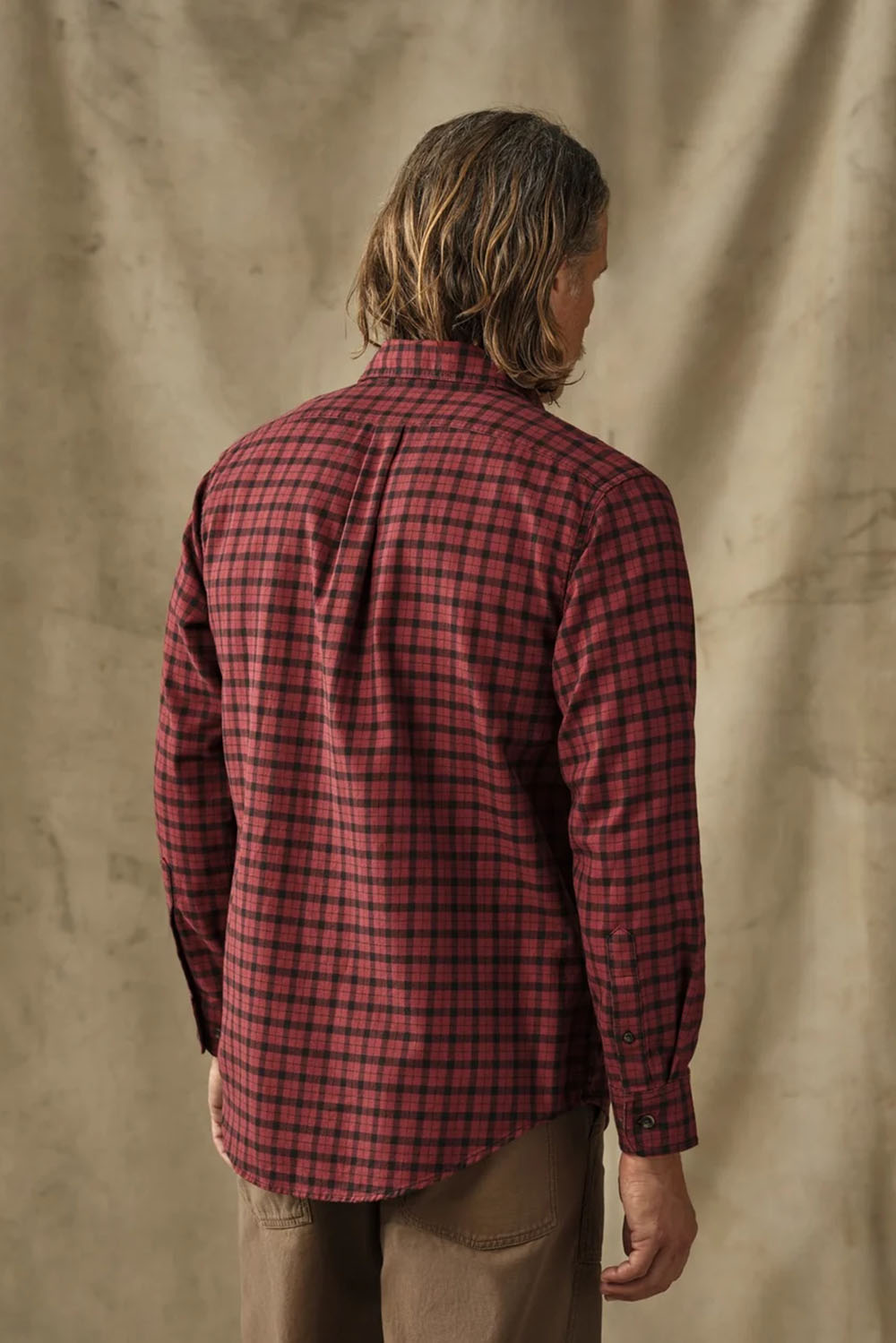 Filson - Lightweight Alaskan Guide Shirt - Port/Black Plaid - Model Back