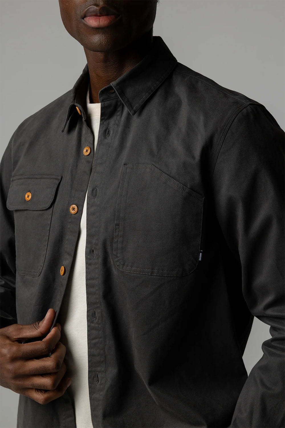 finisterre-eddystone-shirt-raven-detail