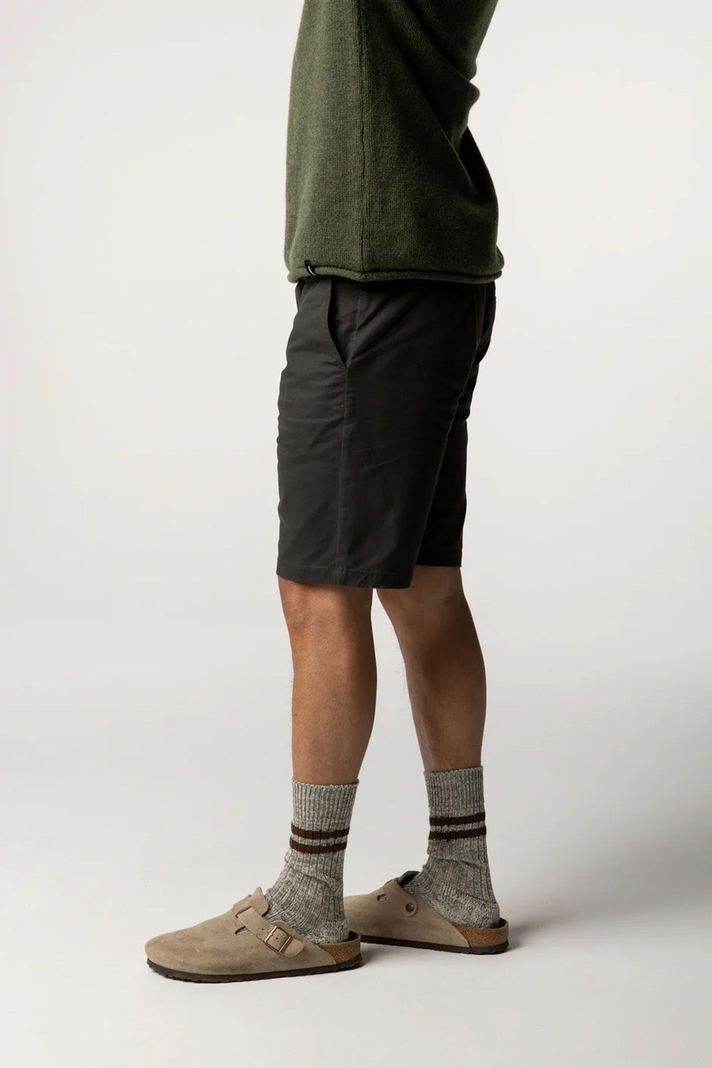 finisterre-rincon-short-raven-side