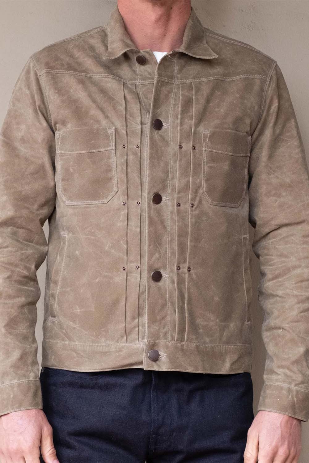 freenote-waxed-riders-jacket-tobacco-brown-model