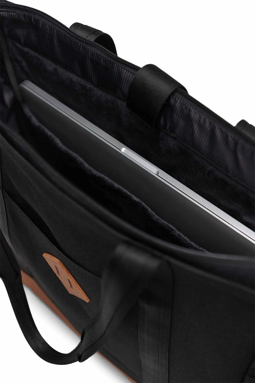 herschel heritage tote black diamond/black laptop sleeve