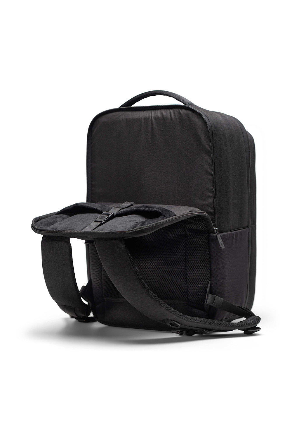 heschel-kaslo-travel-backpack-tech-black-back-pocket