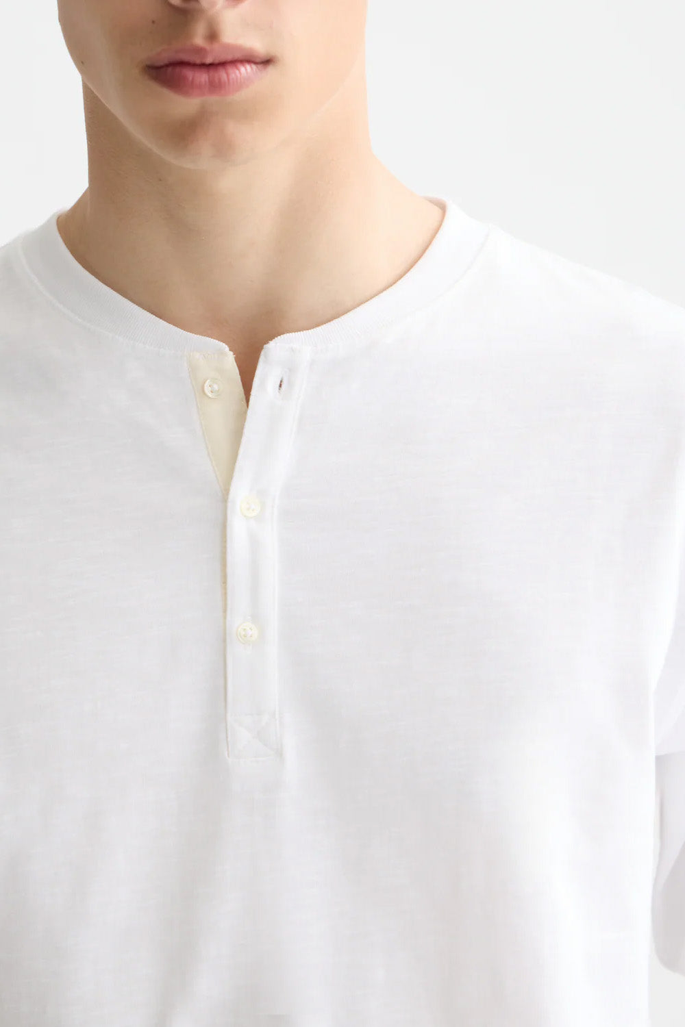 Scotch & Soda - SLUB HENLEY LS - Bright White - Detail