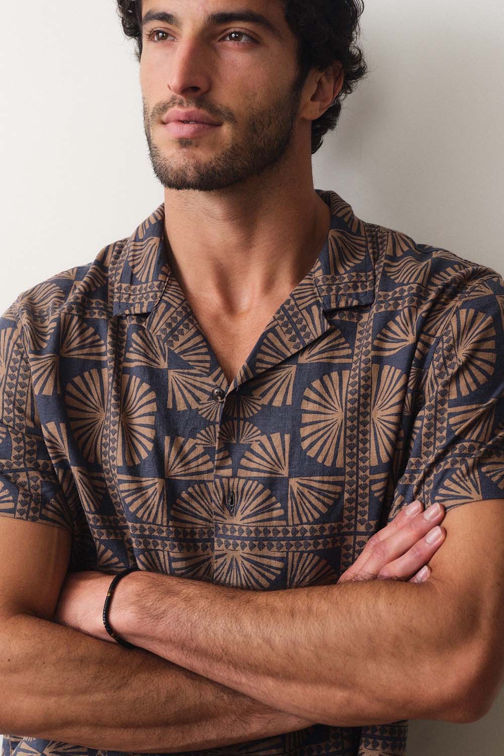 marine-layer-pablo-resort-shirt-brown-navy-geo-fan-print-detail