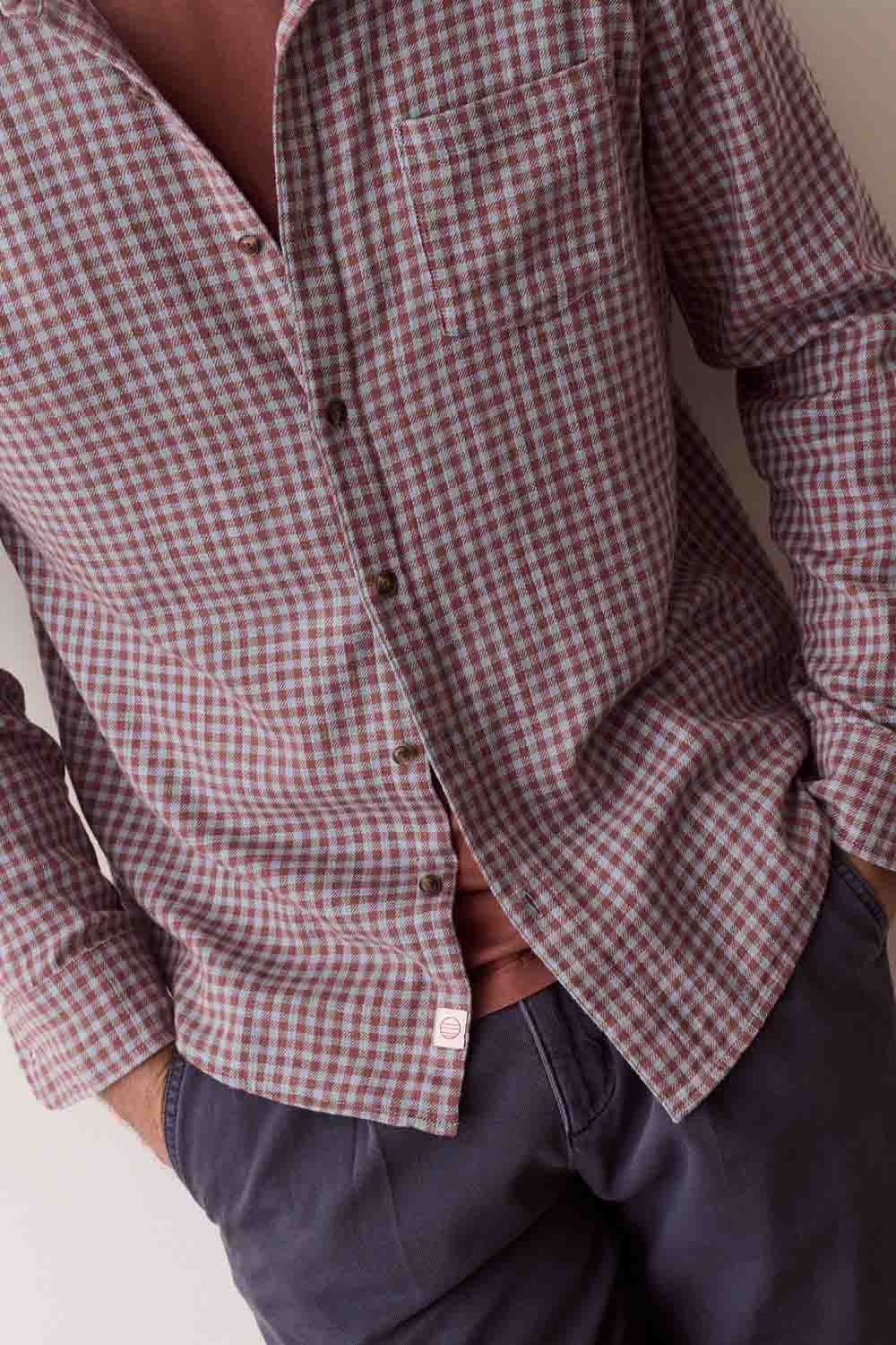 marine-layer-stretch-selvage-shirt-burgundy-blue-gingham-detail