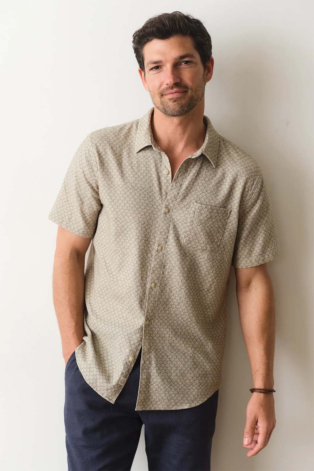 marine-layer-stretch-selvage-shirt-sage-shell-print-front