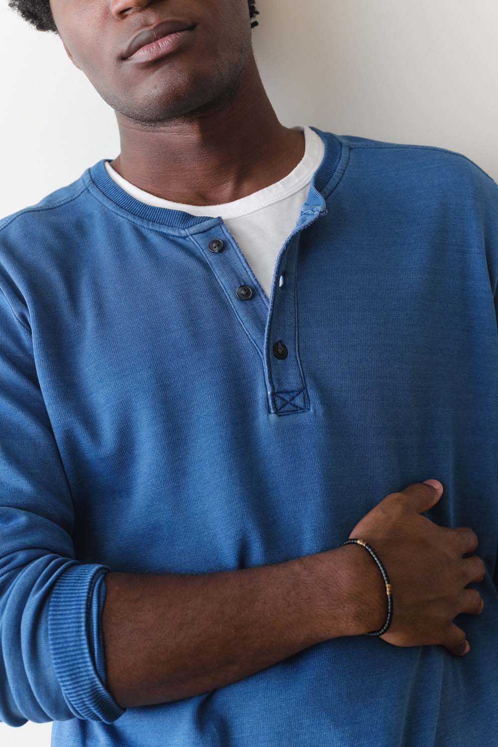 marine layer pacifica stretch henley dark indigo detail
