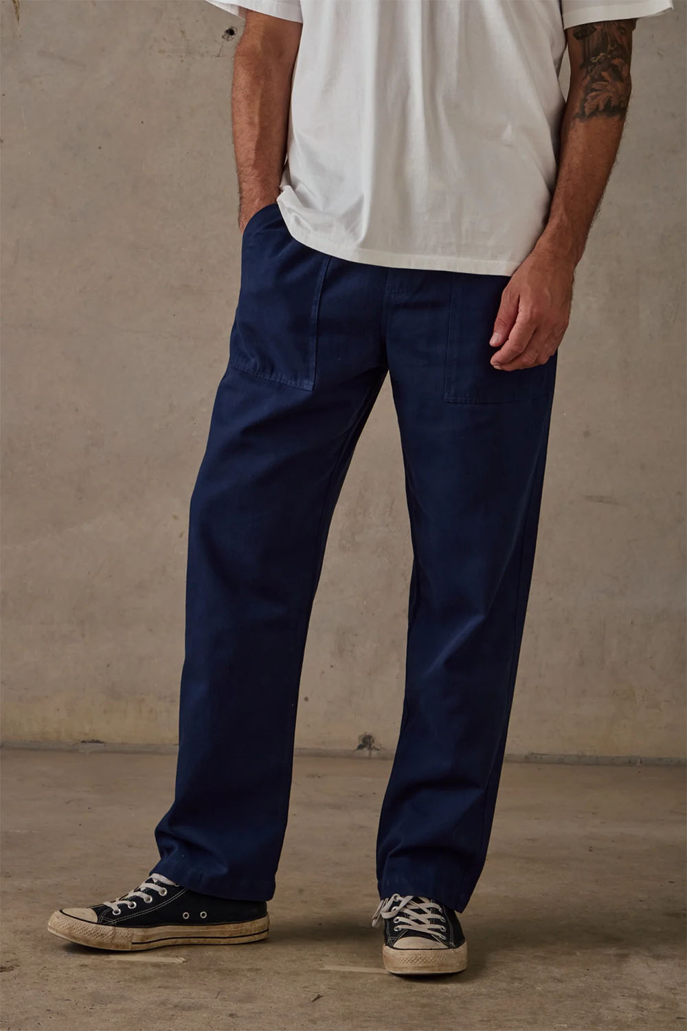 mctavish twill pants dark blue front detail