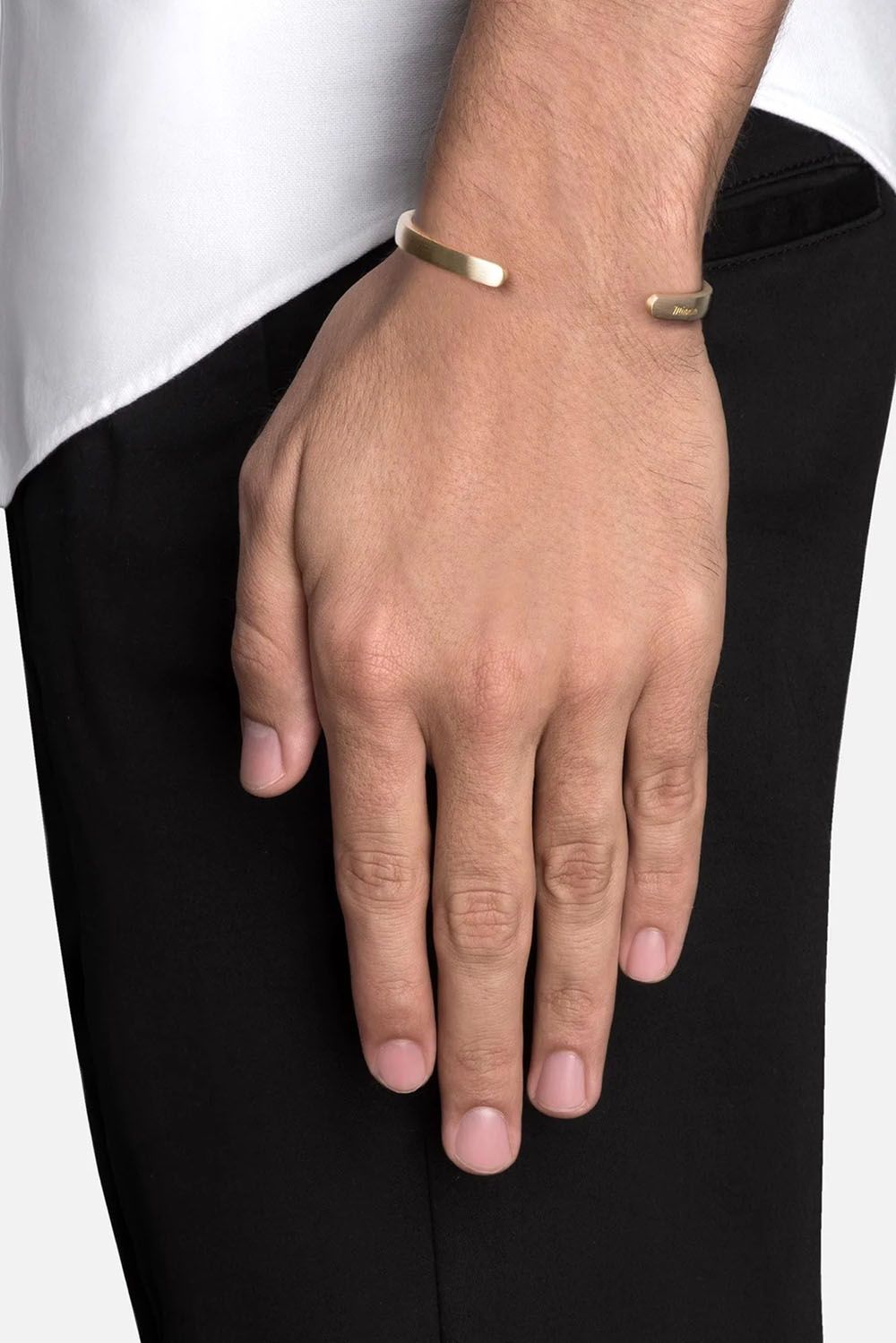 miansai-singula-cuff-matte-brass-model