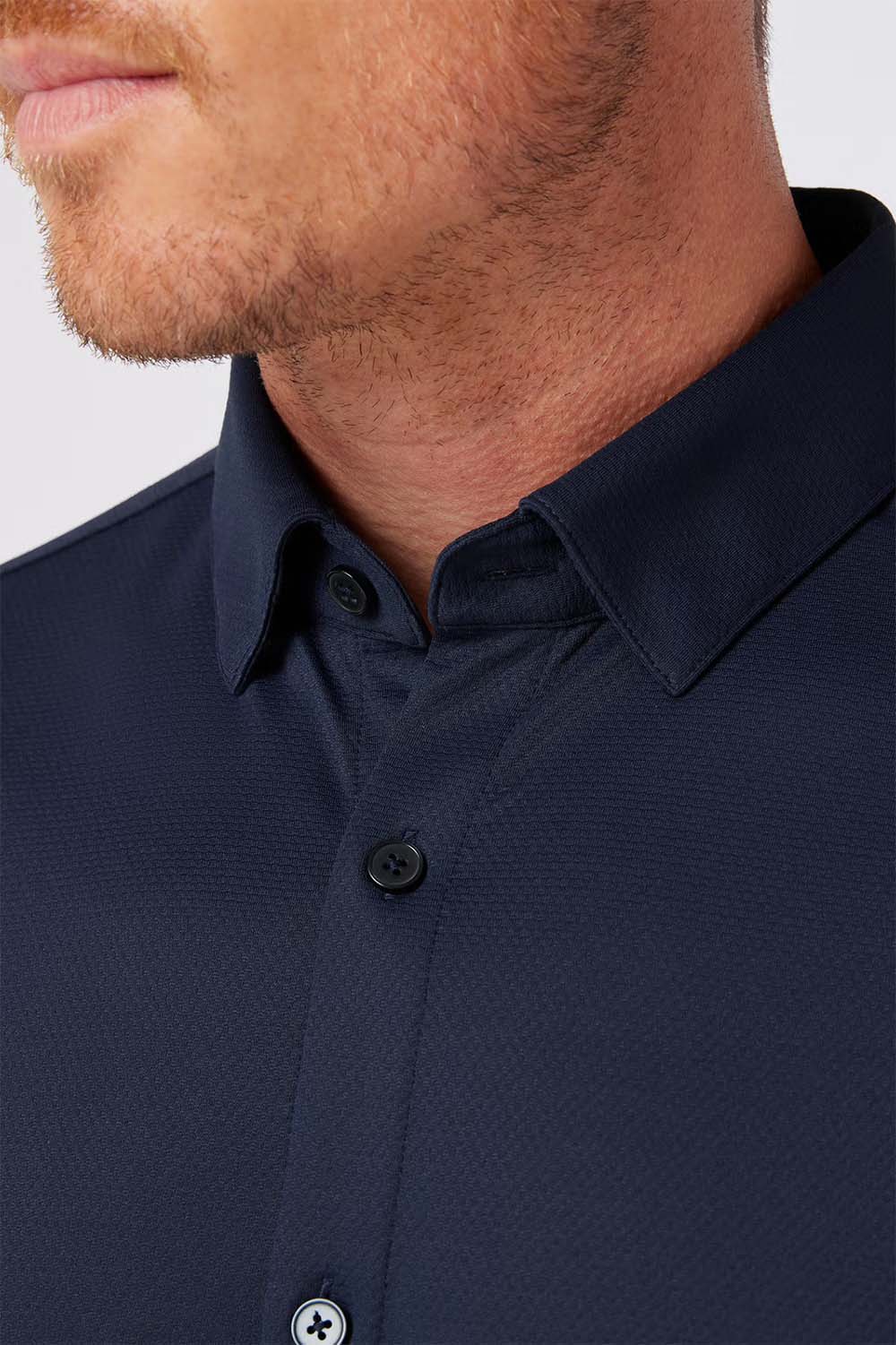 mizzen-and-main-halyard-dress-shirt-navy-detail