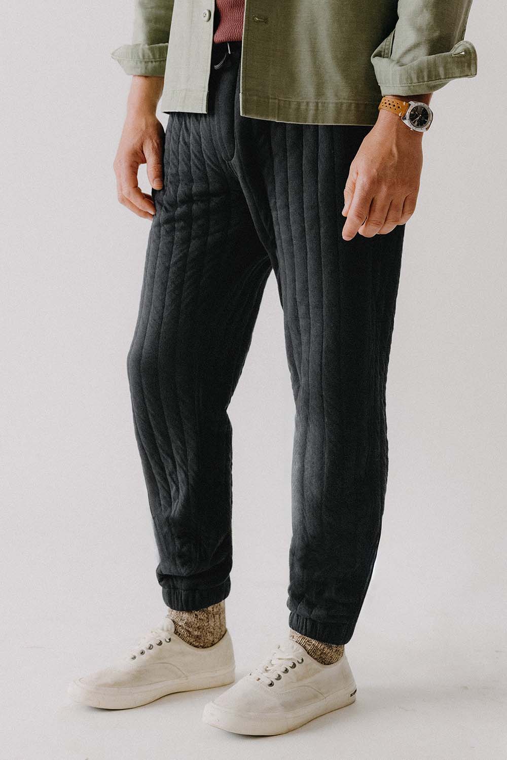 Taylor Stitch THE APRES PANT Heather Coal Quilted Jersey Front