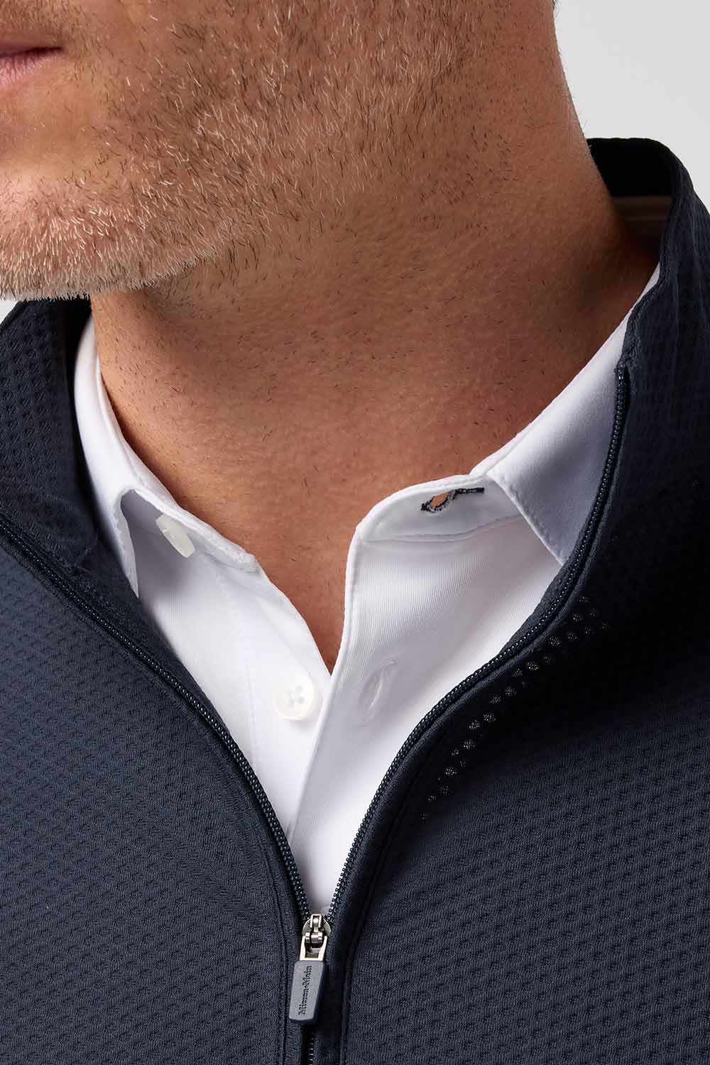 Mizzen+Main Easton Quarter Zip in Navy — Detail collar view