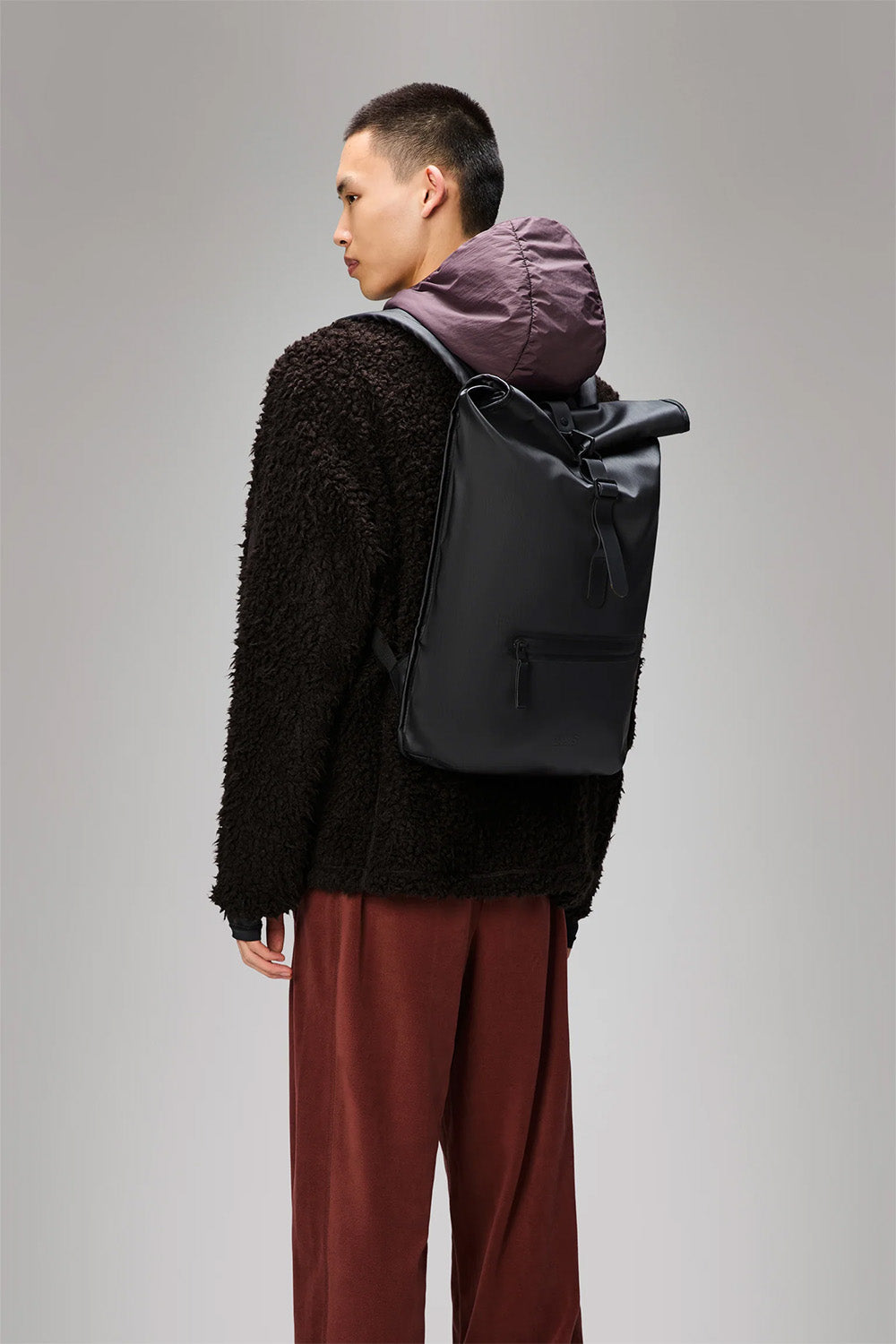 RAINS ROLLTOP RUCKSACK Black Grain Model