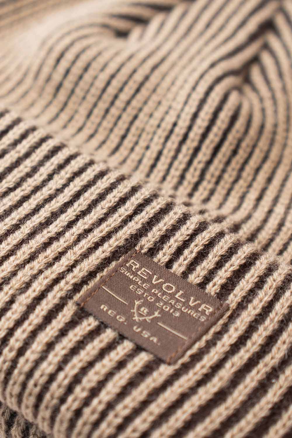 REVOLVR - Traveler Beanie - Chocolate - Label Detail