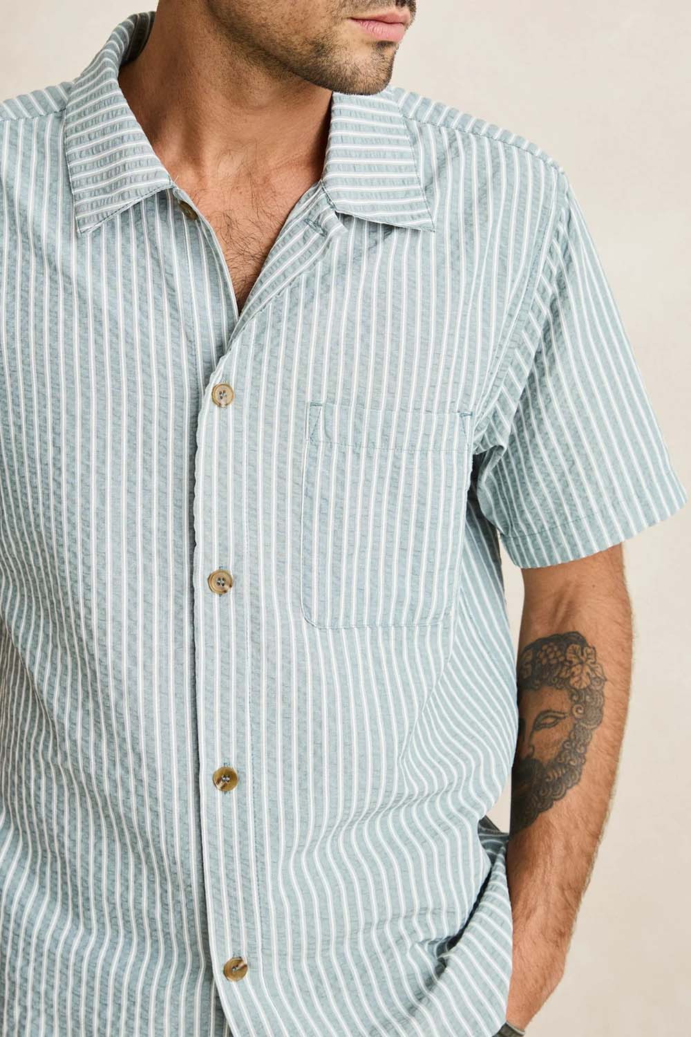 rhythm-seersucker-stripe-short-sleeve-pine-detail