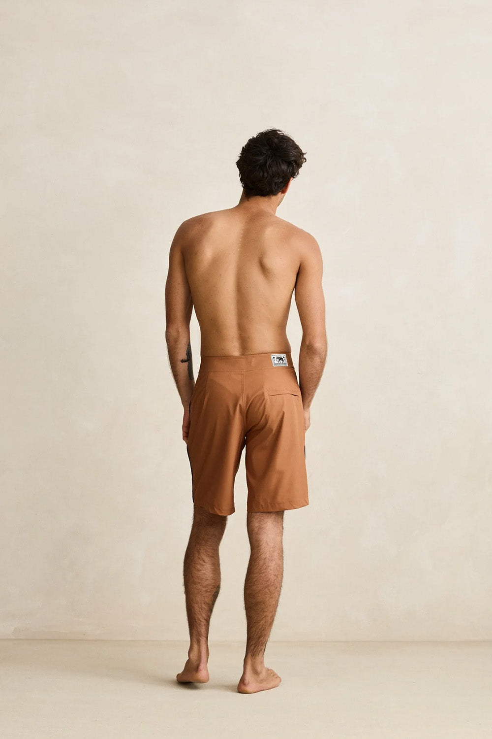rhythm essential trunk tobacco back