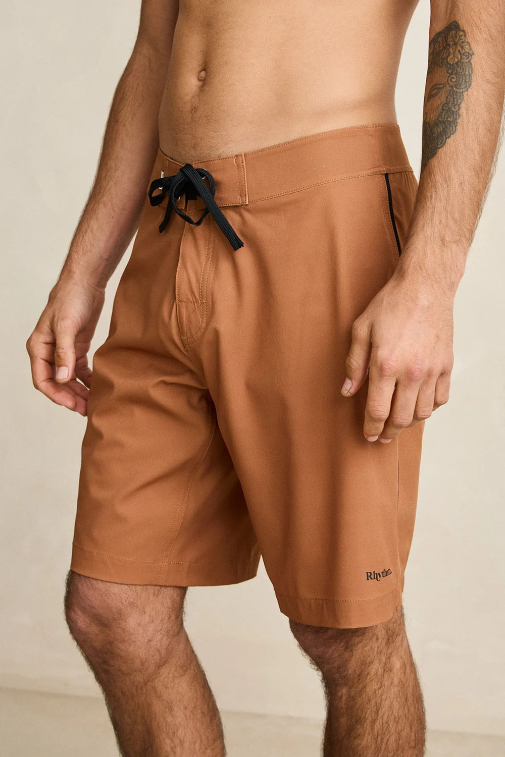 rhythm essential trunk tobacco detail