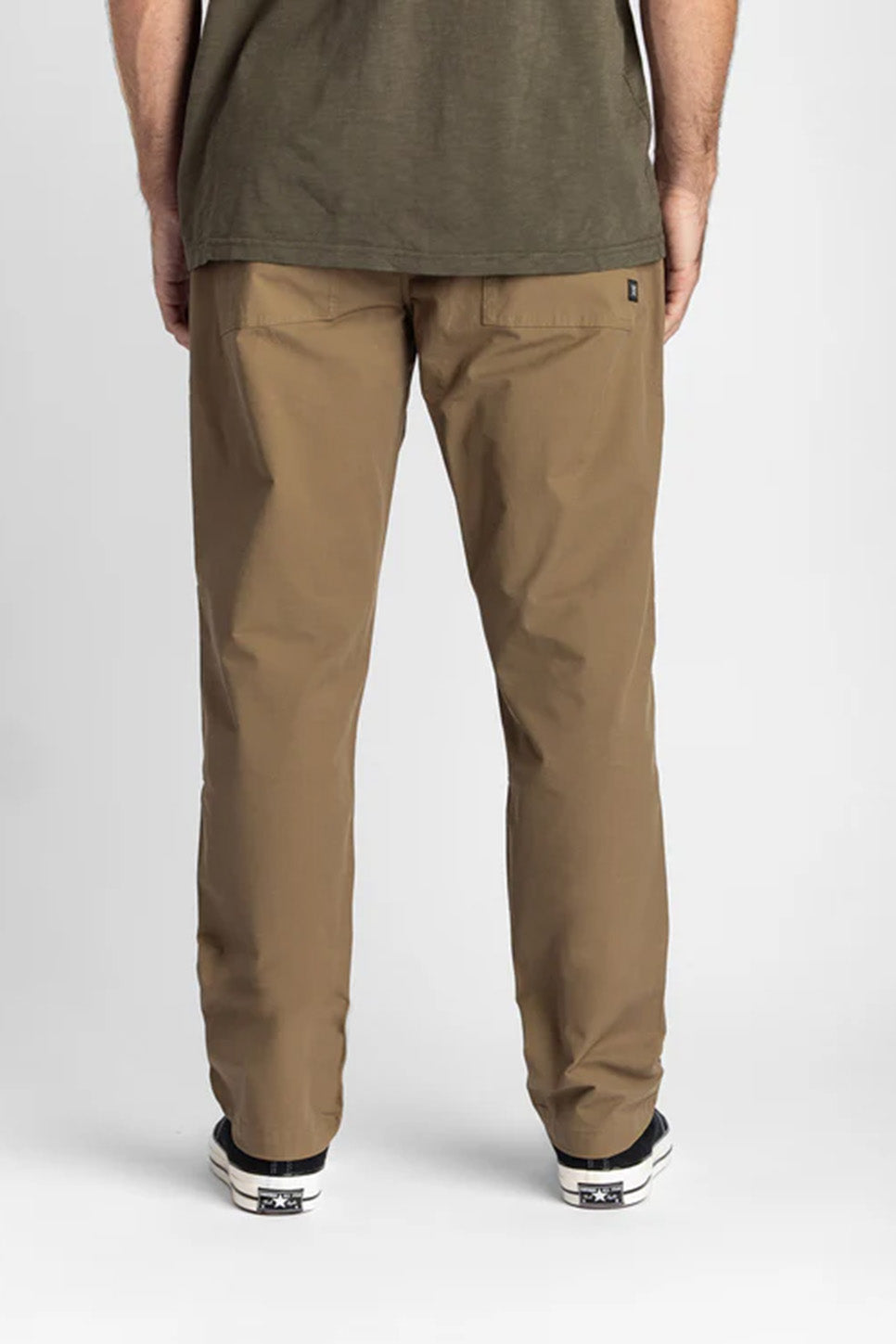 roark-layover-pro-traveler-pant-dark-khaki-back