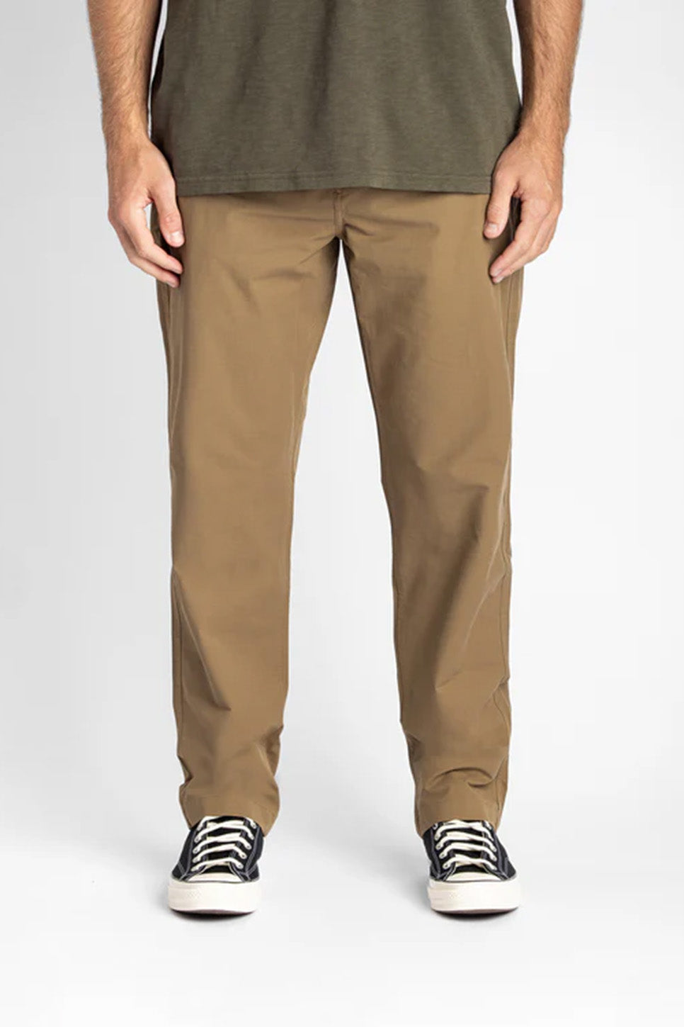roark-layover-pro-traveler-pant-dark-khaki-front