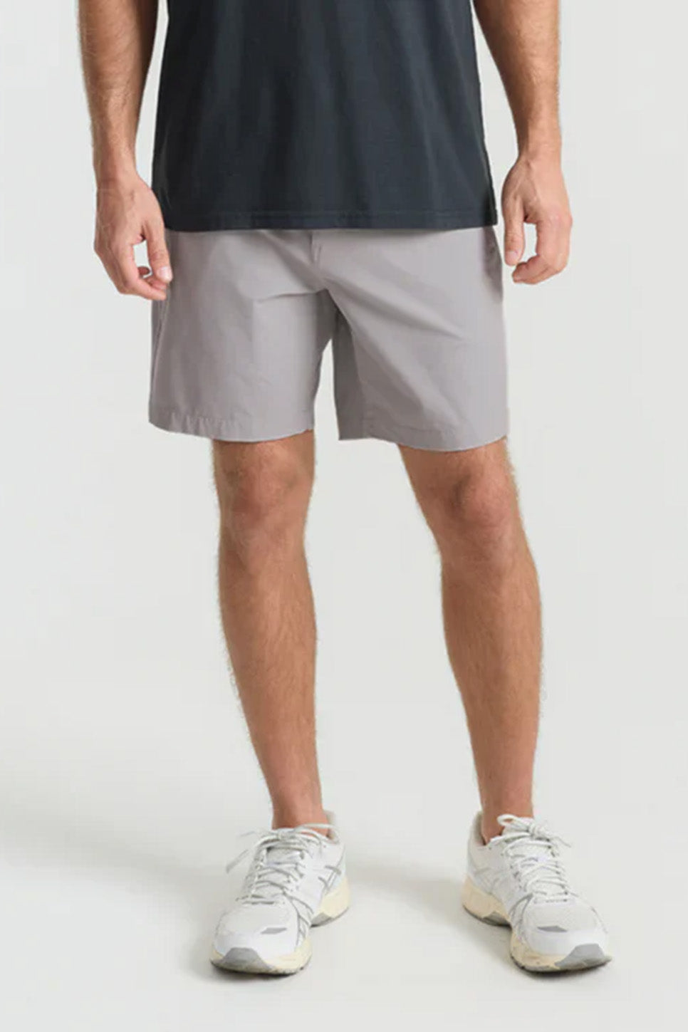 roark-layover-pro-traveler-short-grey-model