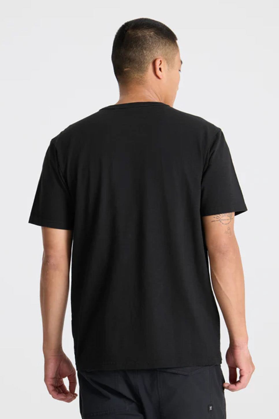 roark-well-worn-organic-tee-black-back