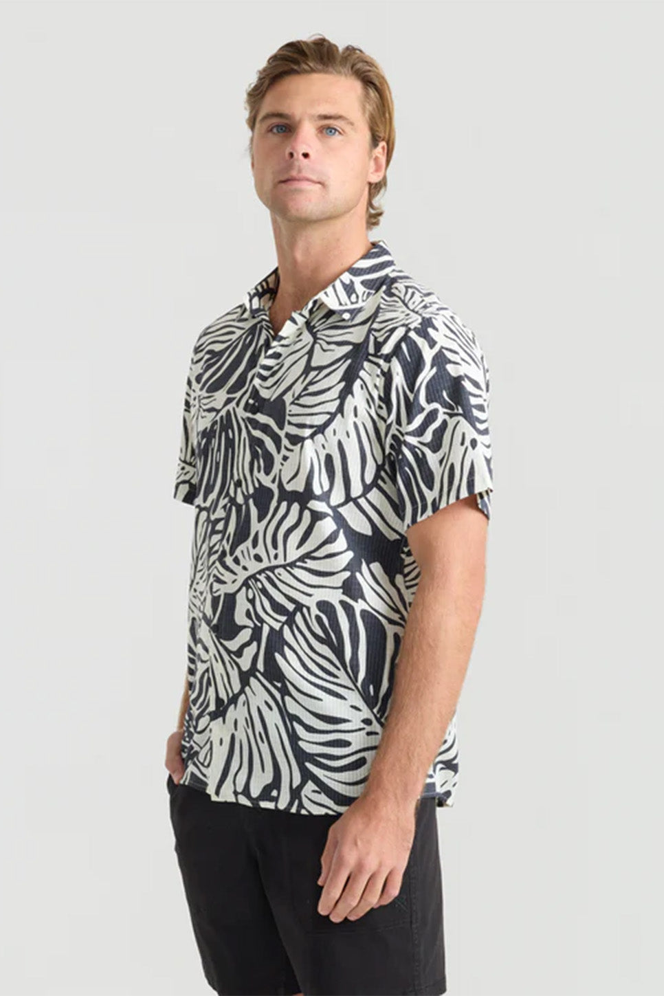 roark bless up ss black monstera side