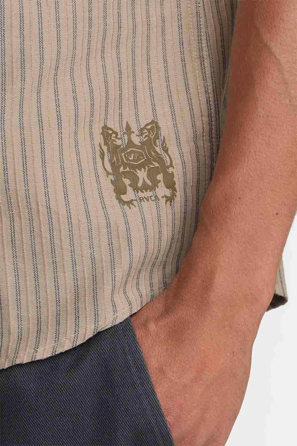 rvca archive stripe ss light khaki hem detail