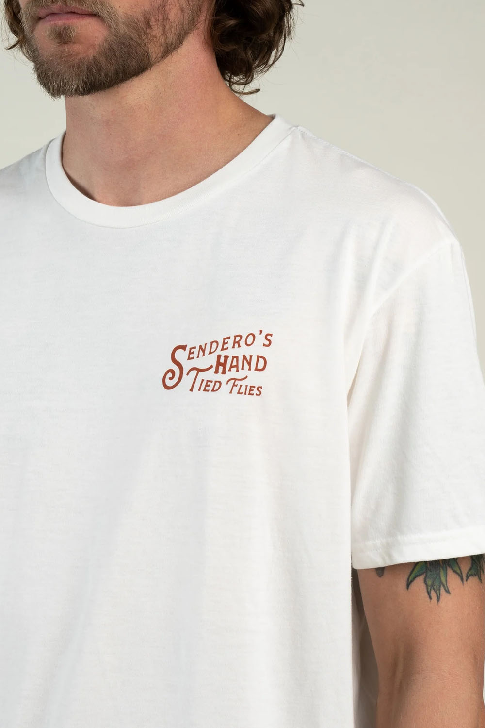 sendero-hand-tied-flies-tshirt-vintage-white-detail