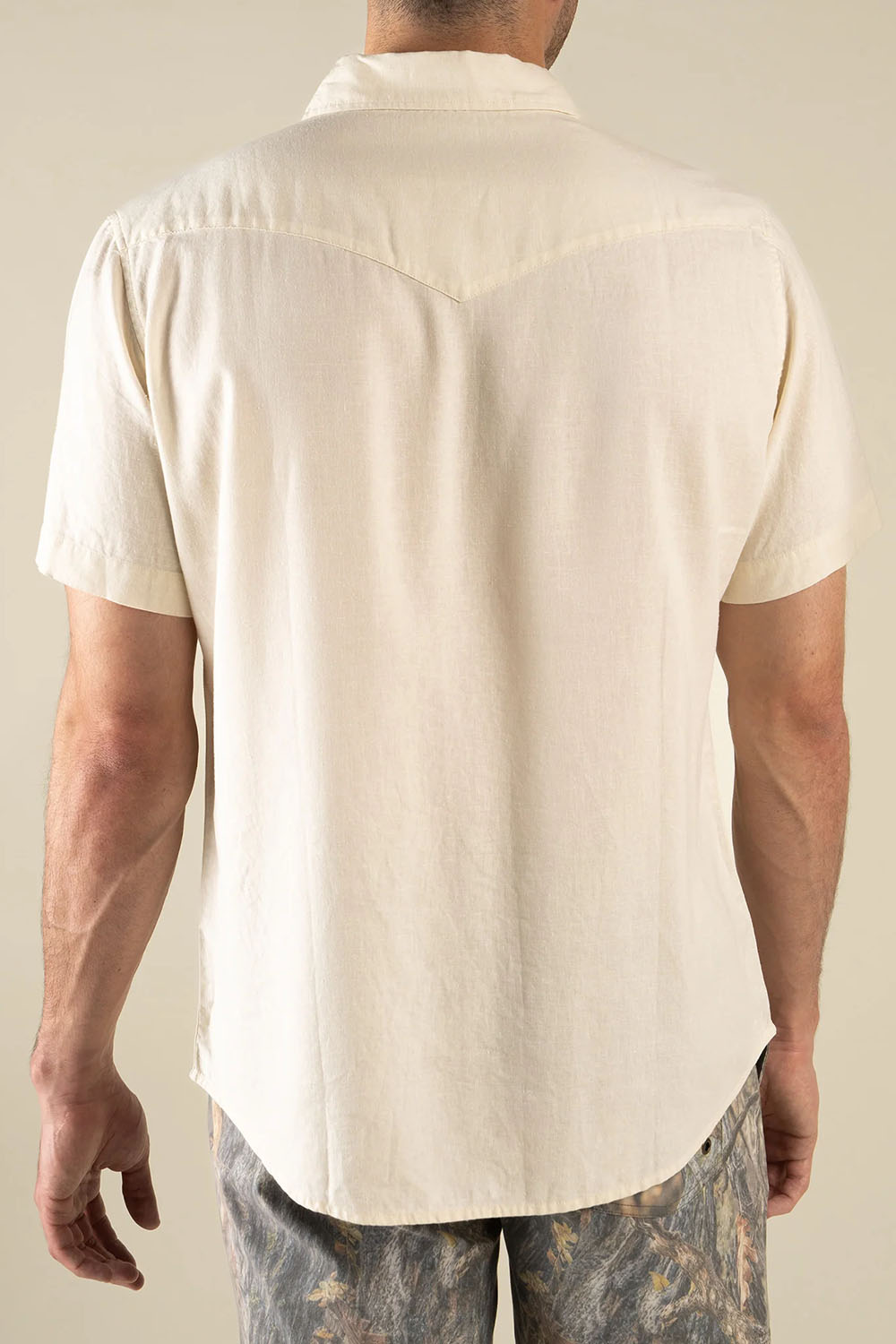 sendero-wyatt-pearl-snap-shirt-antique-white-back