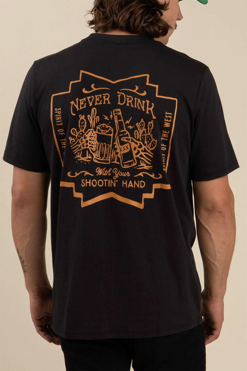 sendero shootin hand salud tee black  back