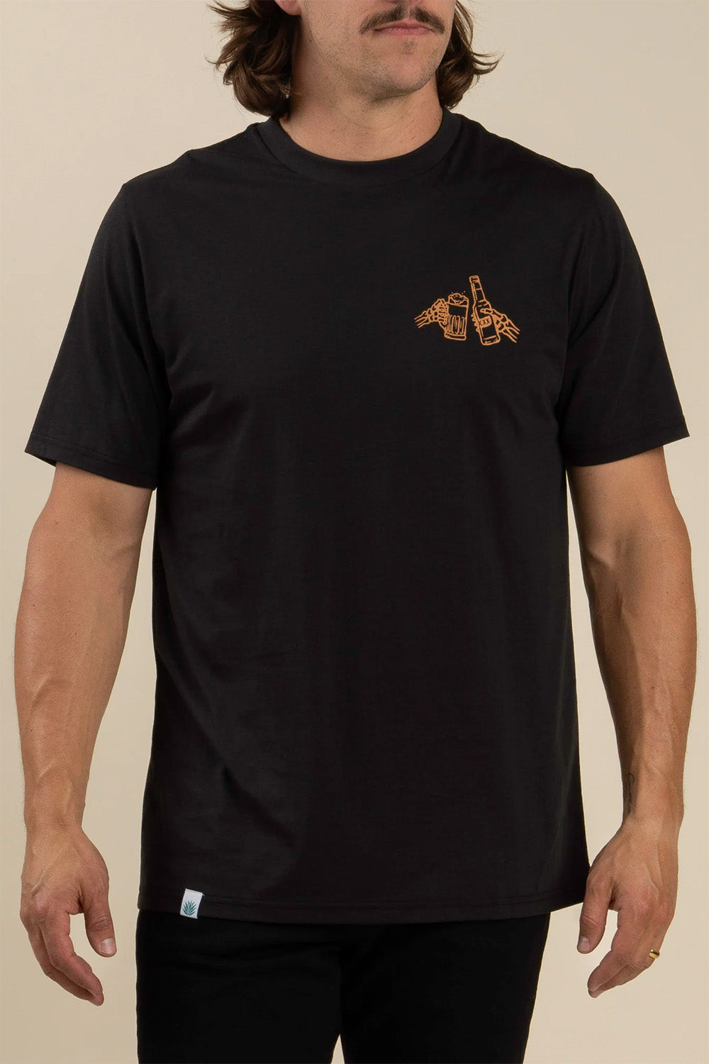 sendero shootin hand salud tee black  front