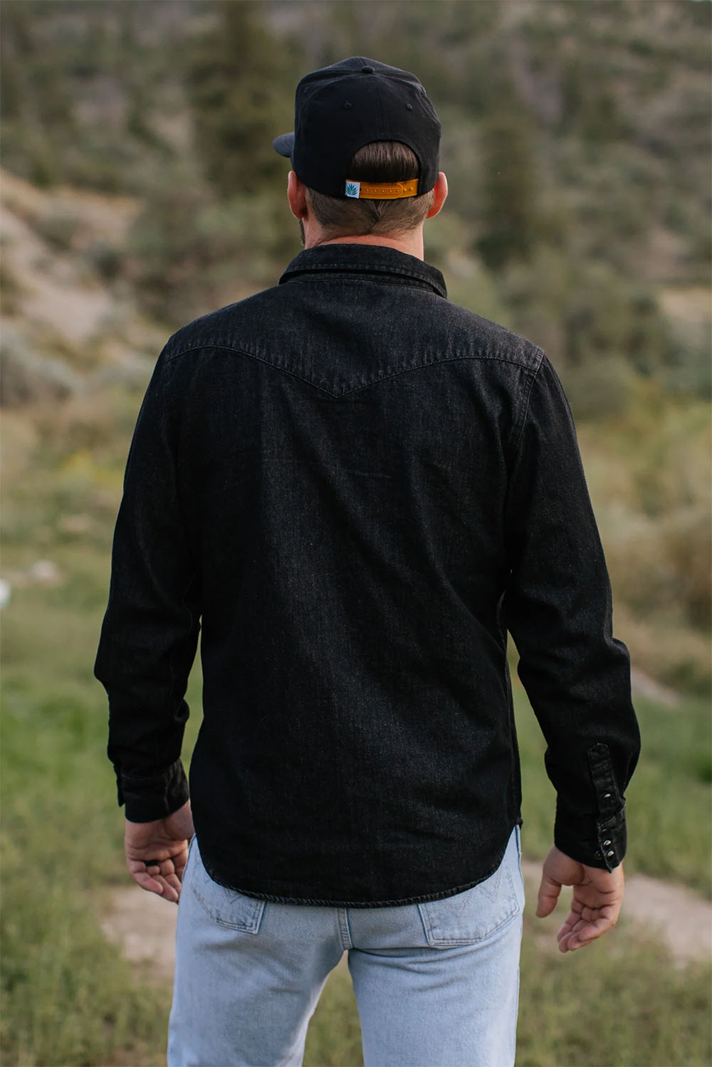 sendero wyatt pearl snap shirt midnight blue back