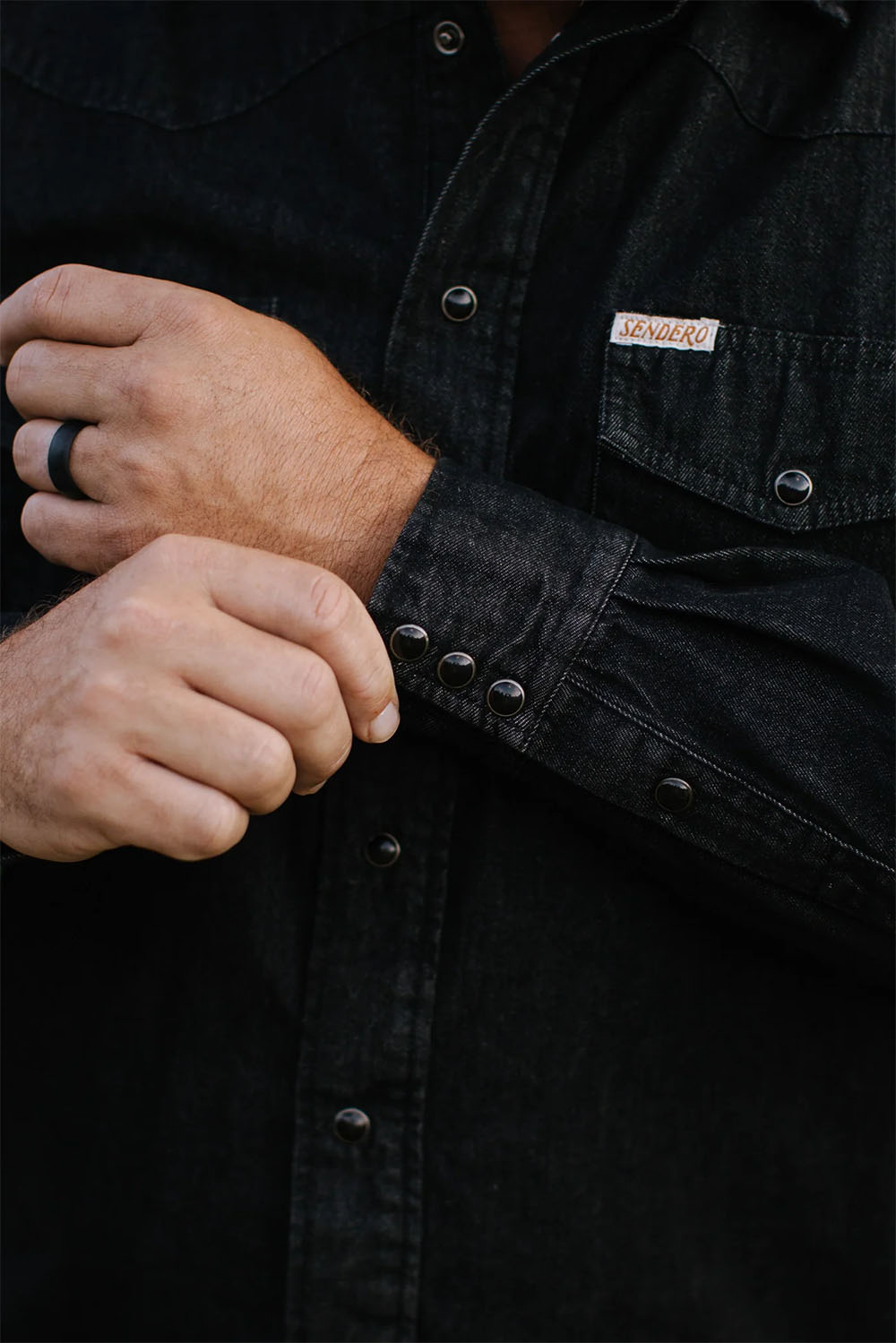 sendero wyatt pearl snap shirt midnight blue sleeve detail