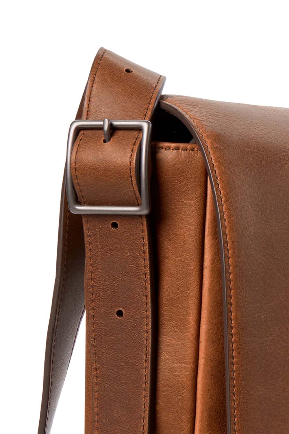 Shinola Runwell Messenger Navigator in Medium Brown — Detail buckle view