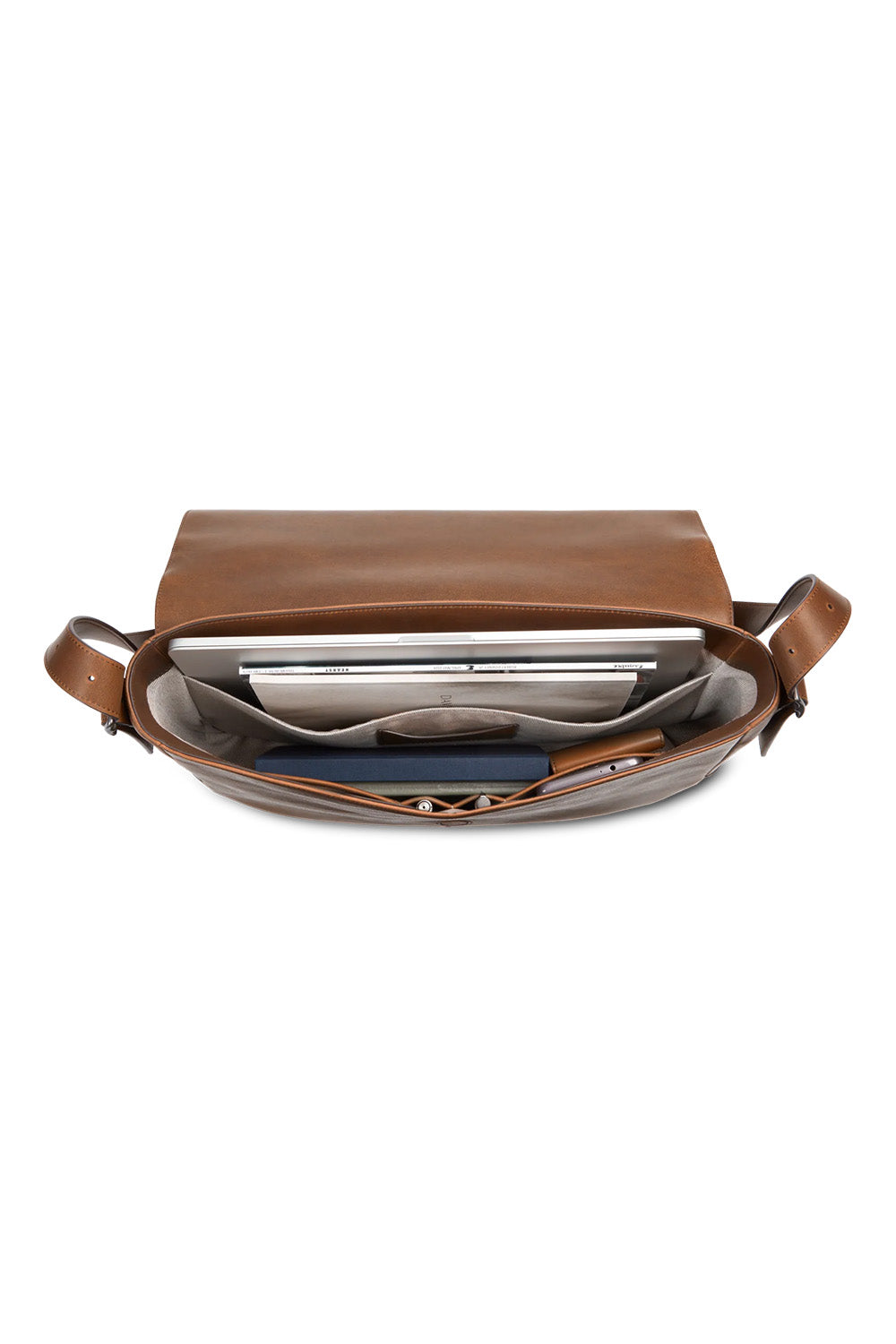 Shinola Runwell Messenger Navigator in Medium Brown — Packed view