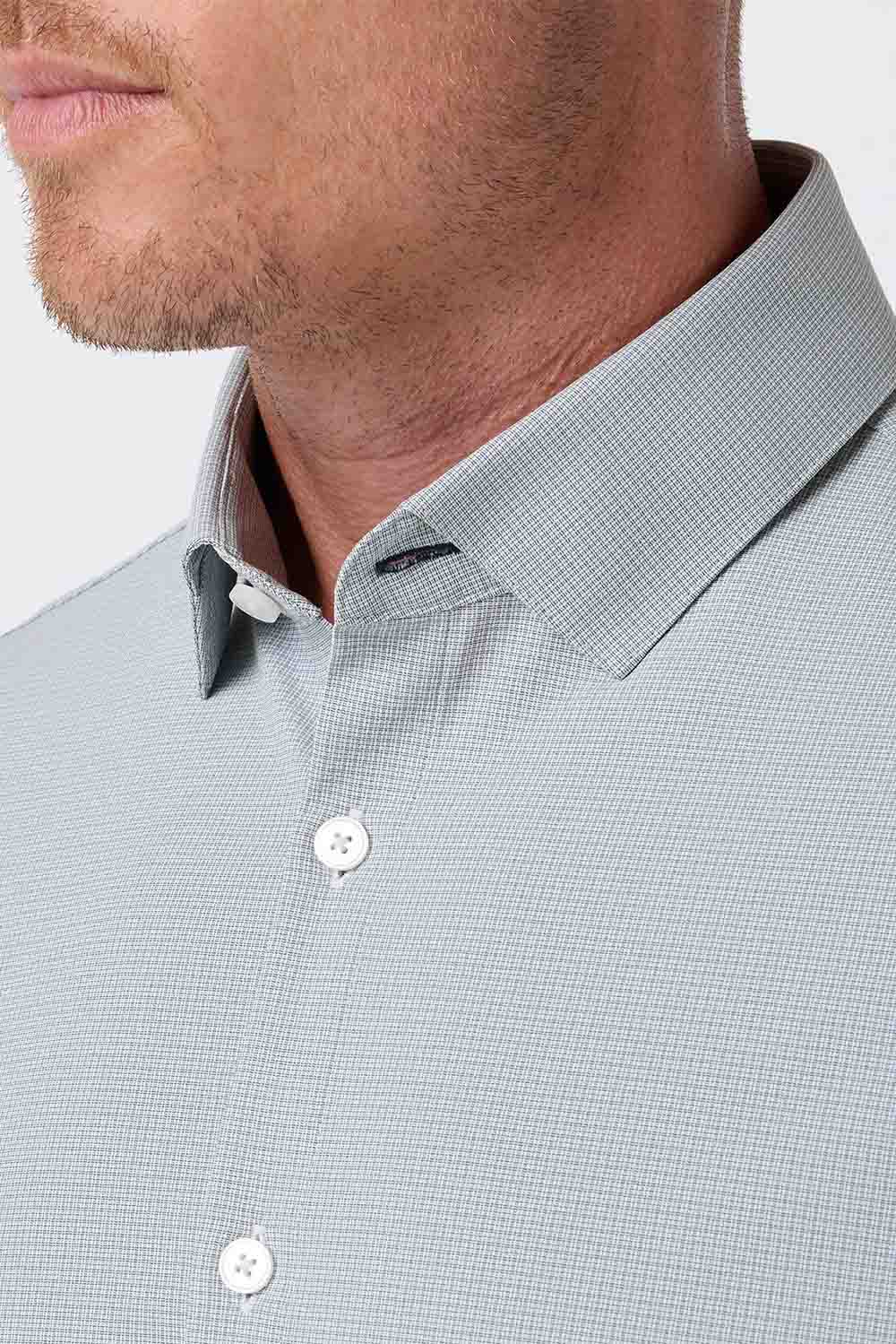 Mizzen+Main Leeward Dress Shirt in Hemlock Levi Plaid — Detail collar view
