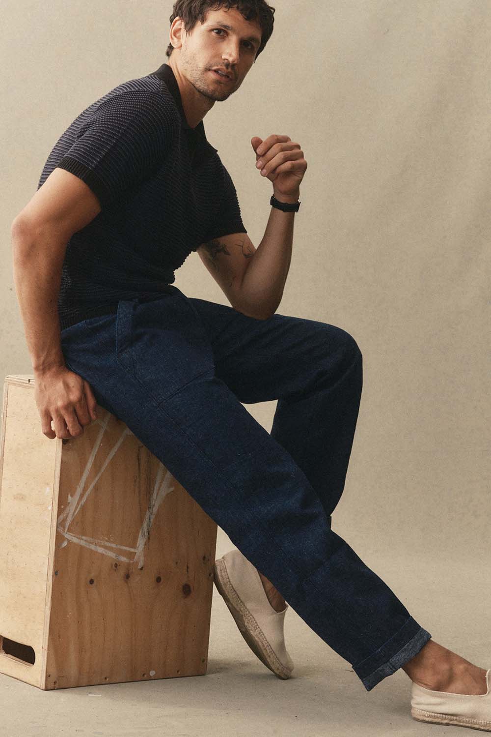 taylor stitch the breakwater pant rinsed indigo hemp model
