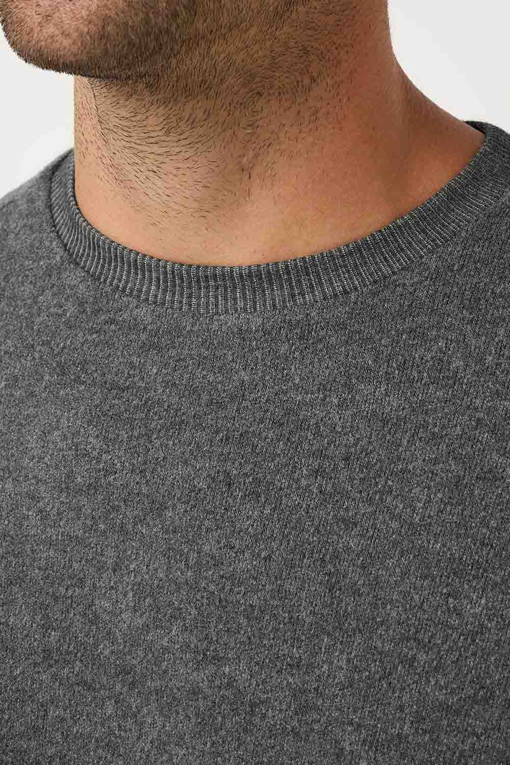 Travis Mathew - Social Club Brushed Crew - Heather Dk Grey - Collar Detail